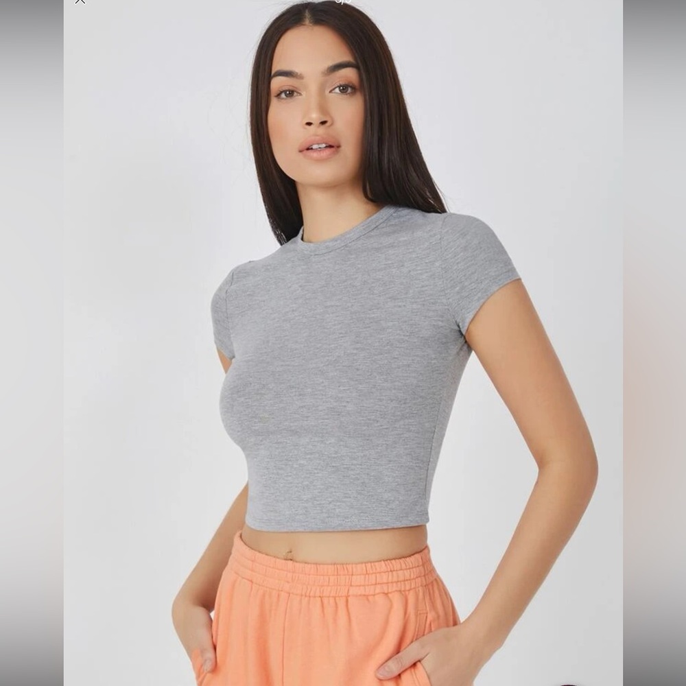 Gray slim crop tee